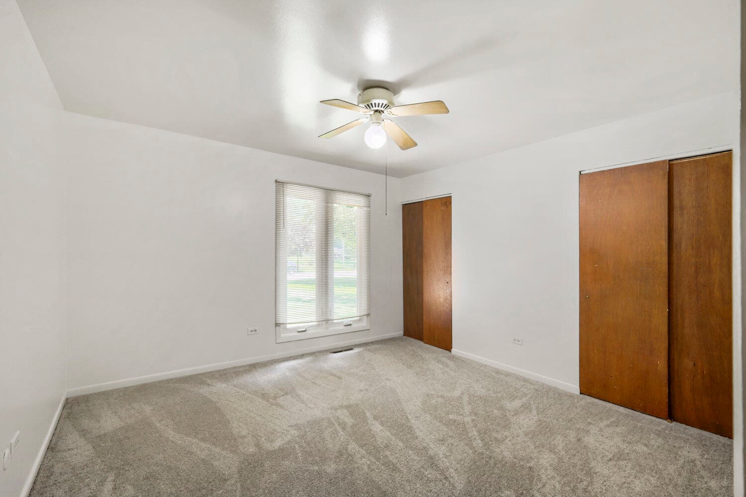 98 Brookside Drive, Elgin, IL 60123 98 Brookside Drive, Elgin, IL 60123