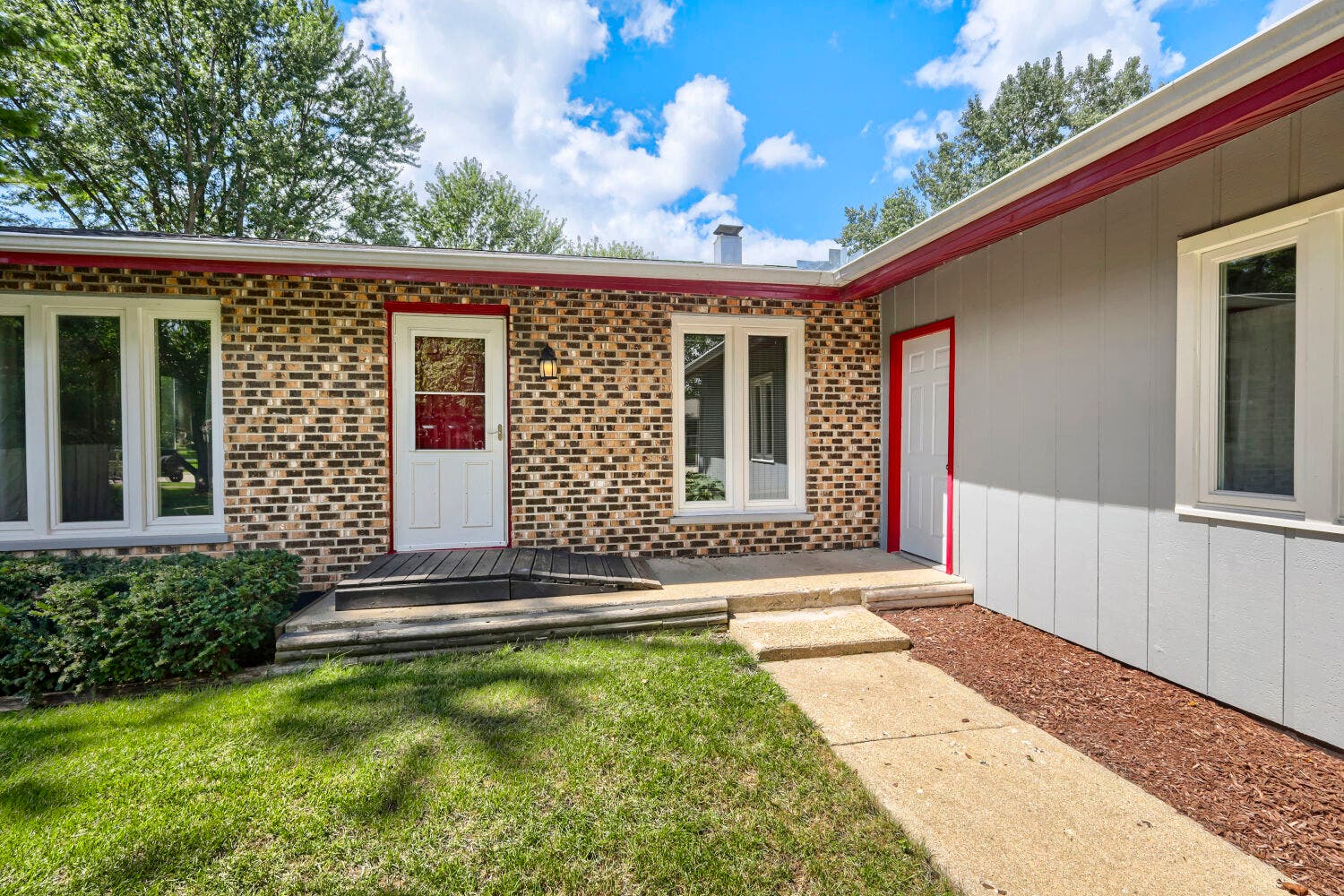98 Brookside Drive, Elgin, IL 60123 98 Brookside Drive, Elgin, IL 60123