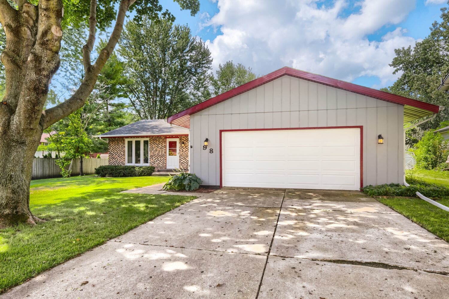 98 Brookside Drive, Elgin, IL 60123 98 Brookside Drive, Elgin, IL 60123