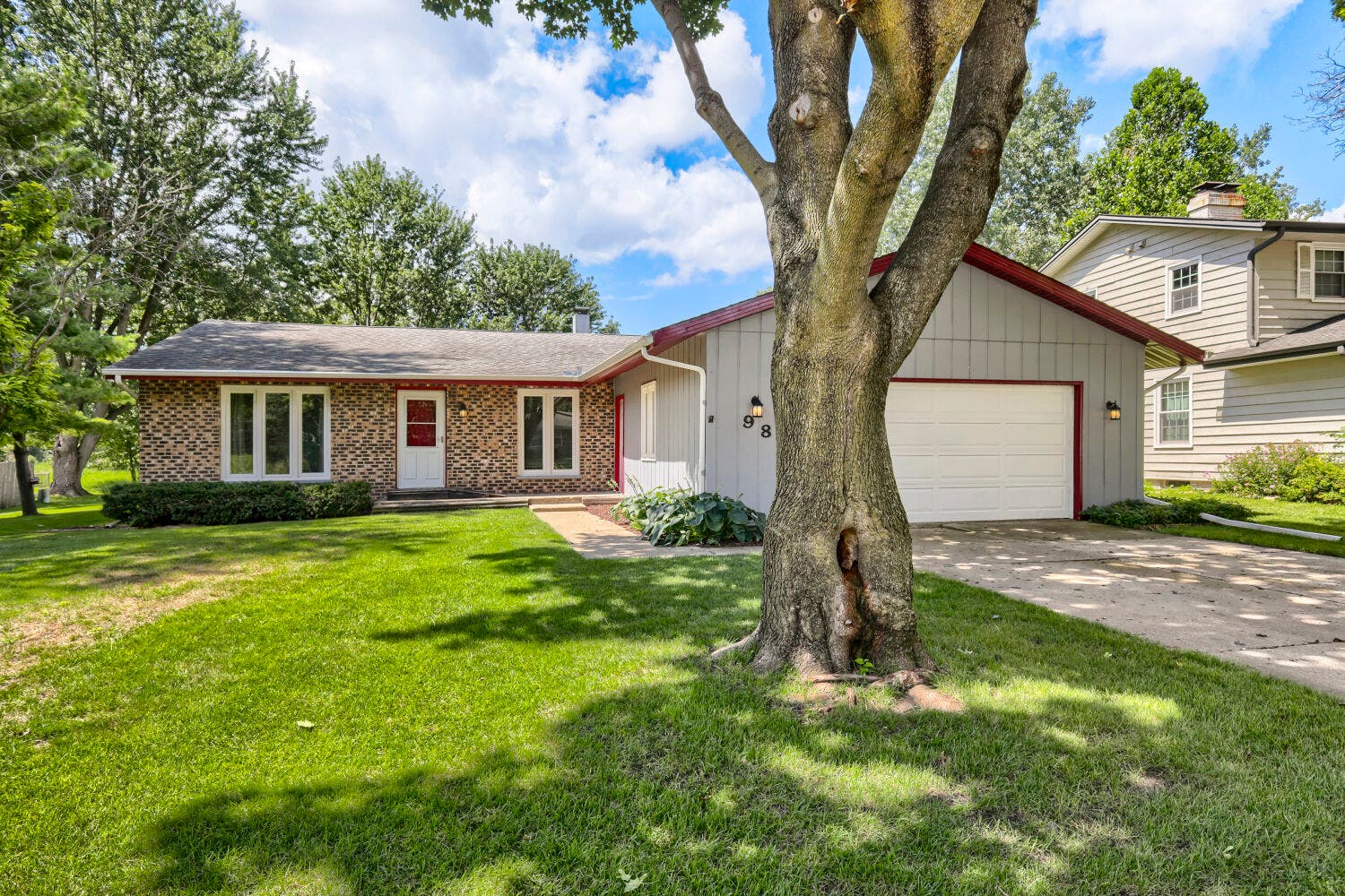 98 Brookside Drive, Elgin, IL 60123 98 Brookside Drive, Elgin, IL 60123
