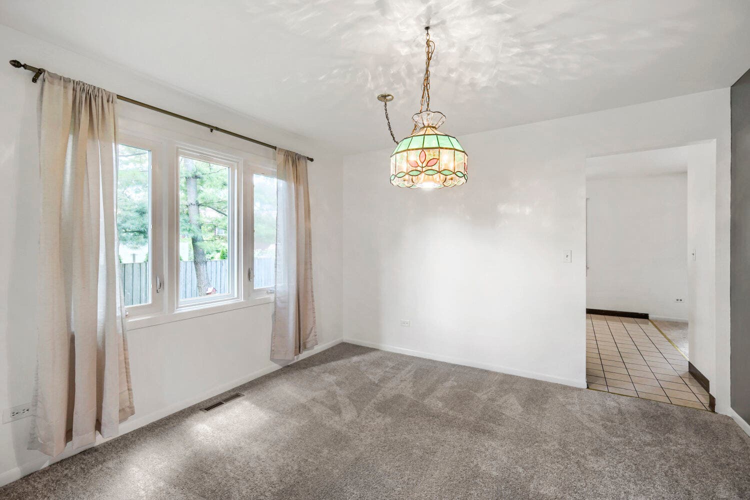 98 Brookside Drive, Elgin, IL 60123 98 Brookside Drive, Elgin, IL 60123