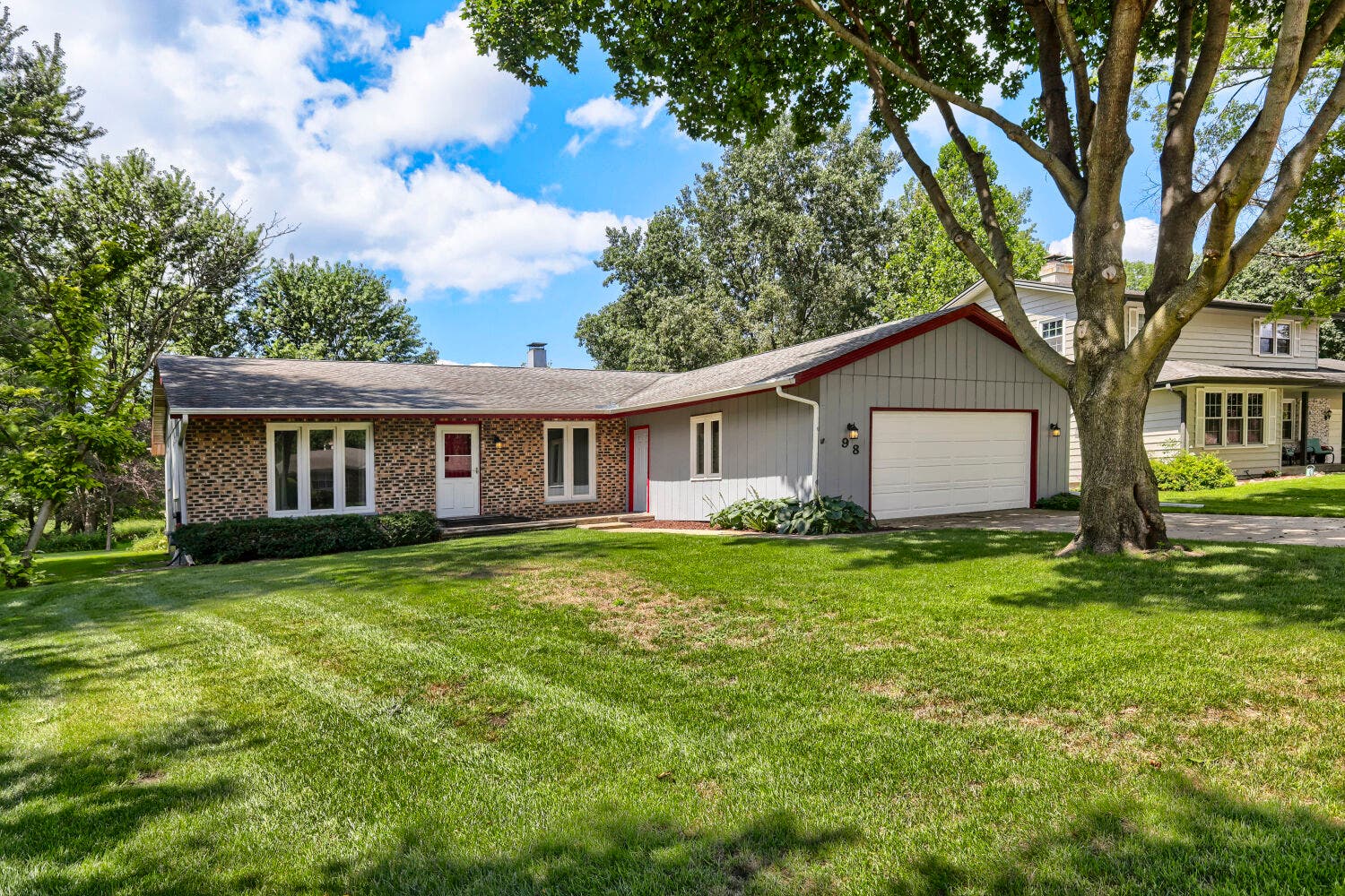 98 Brookside Drive, Elgin, IL 60123 98 Brookside Drive, Elgin, IL 60123