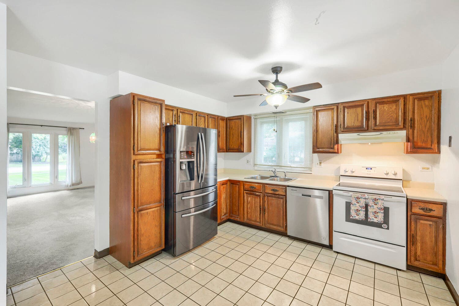 98 Brookside Drive, Elgin, IL 60123 98 Brookside Drive, Elgin, IL 60123