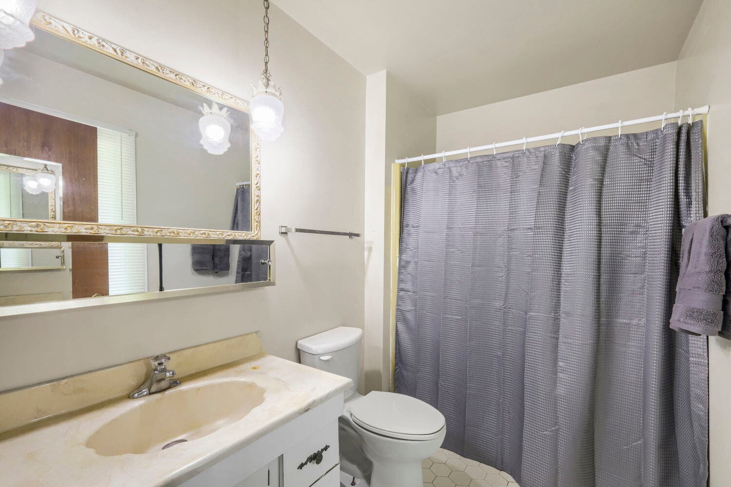98 Brookside Drive, Elgin, IL 60123 98 Brookside Drive, Elgin, IL 60123