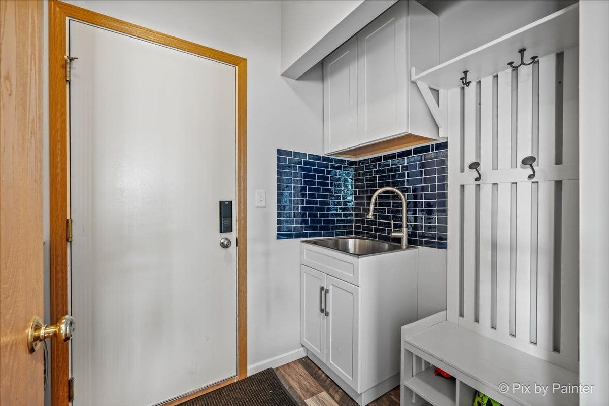 2030 Westbury Lane, Aurora, IL 60502 2030 Westbury Lane, Aurora, IL 60502