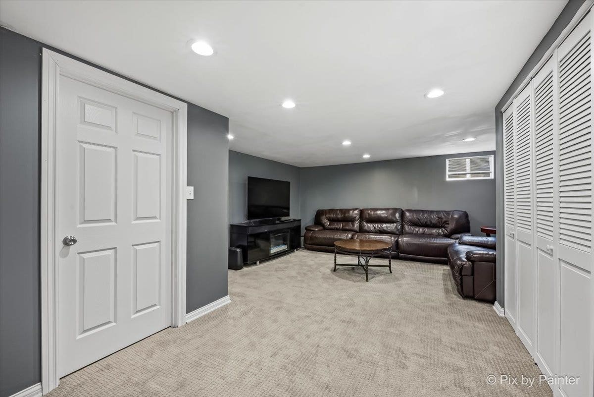 2030 Westbury Lane, Aurora, IL 60502 2030 Westbury Lane, Aurora, IL 60502