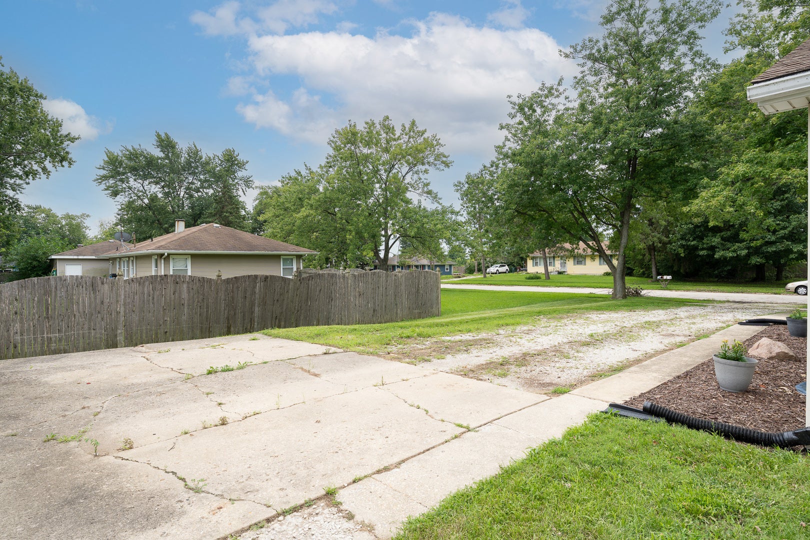 1098 Karner Drive, Joliet, IL 60433 Long driveway can accomodate multiple vehicles
