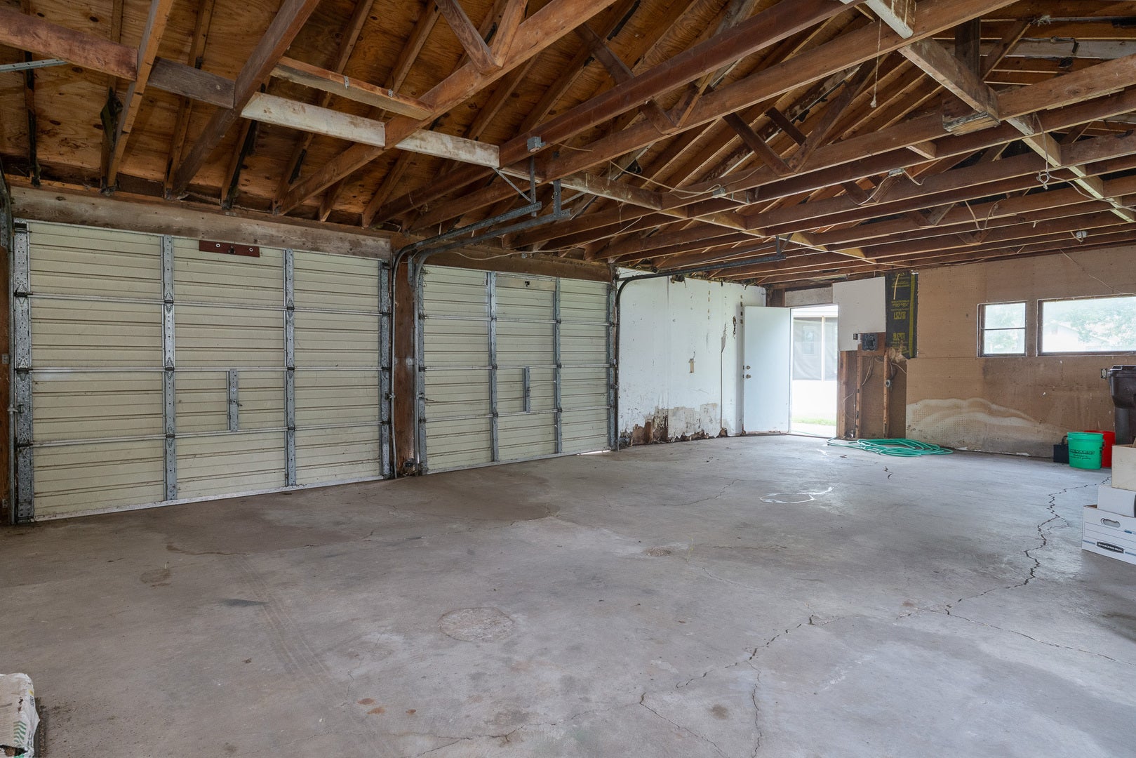 1098 Karner Drive, Joliet, IL 60433 2-car bay, 3-car parking