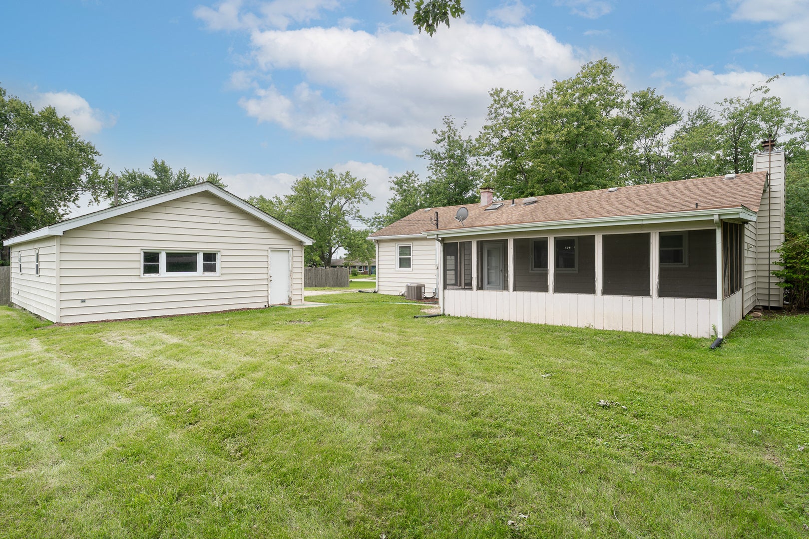 1098 Karner Drive, Joliet, IL 60433 View of screen room and garage