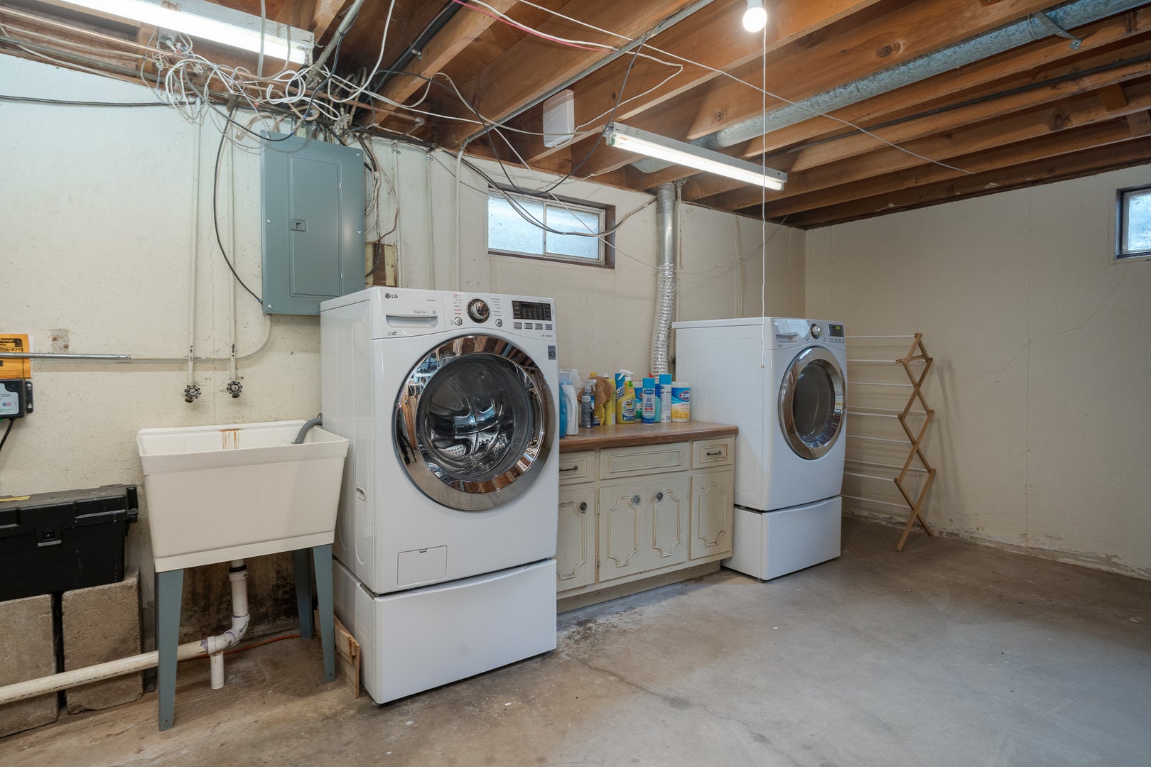 1098 Karner Drive, Joliet, IL 60433 Large area for laundry and storage