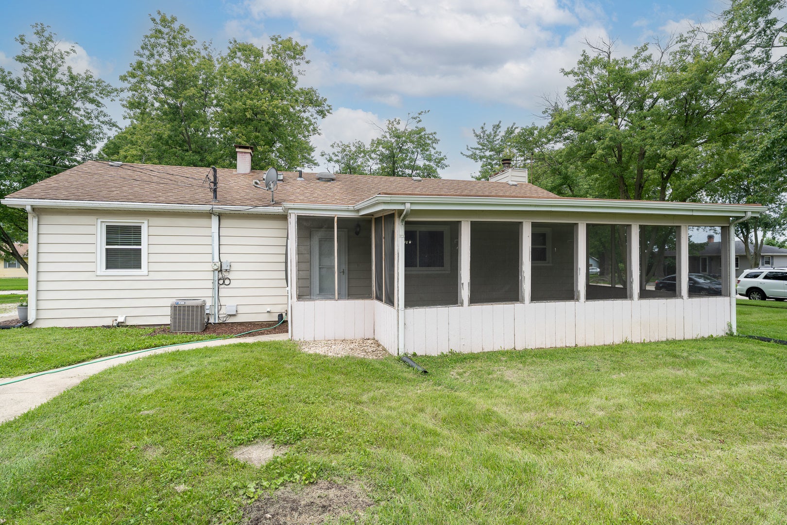 1098 Karner Drive, Joliet, IL 60433 Back of home with screened porch