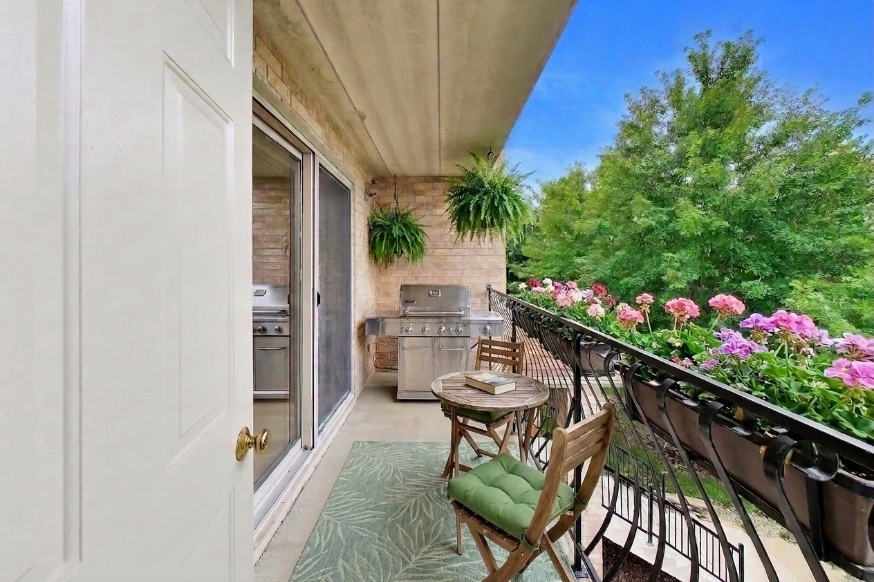 4401 Pershing Avenue, #2N, Downers Grove, IL 60515