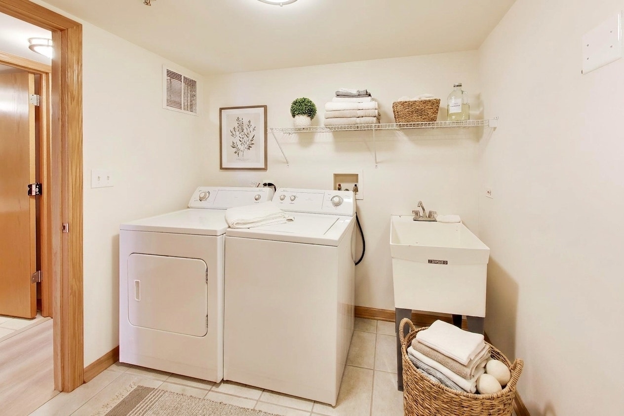 4401 Pershing Avenue, #2N, Downers Grove, IL 60515