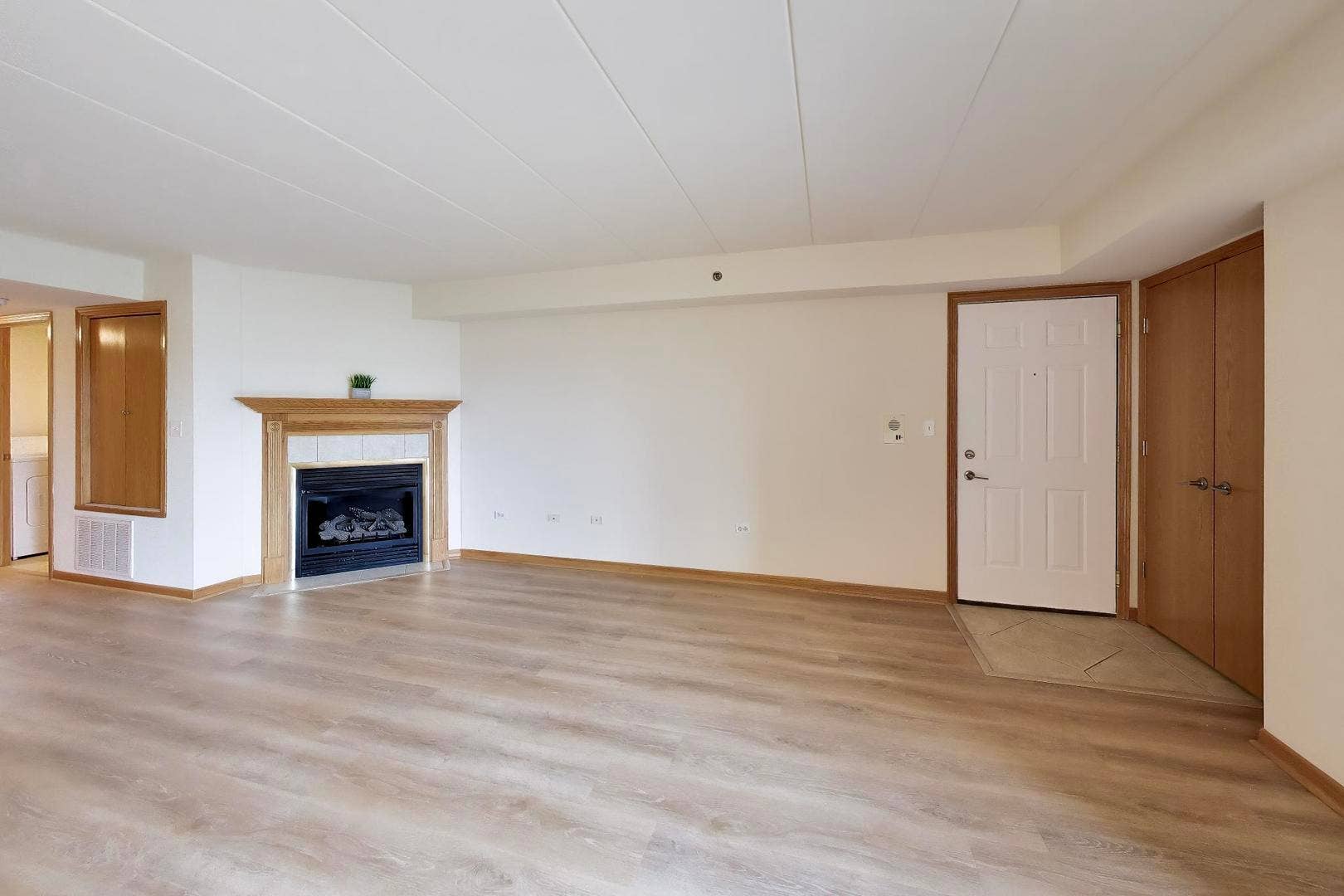 4401 Pershing Avenue, #2N, Downers Grove, IL 60515
