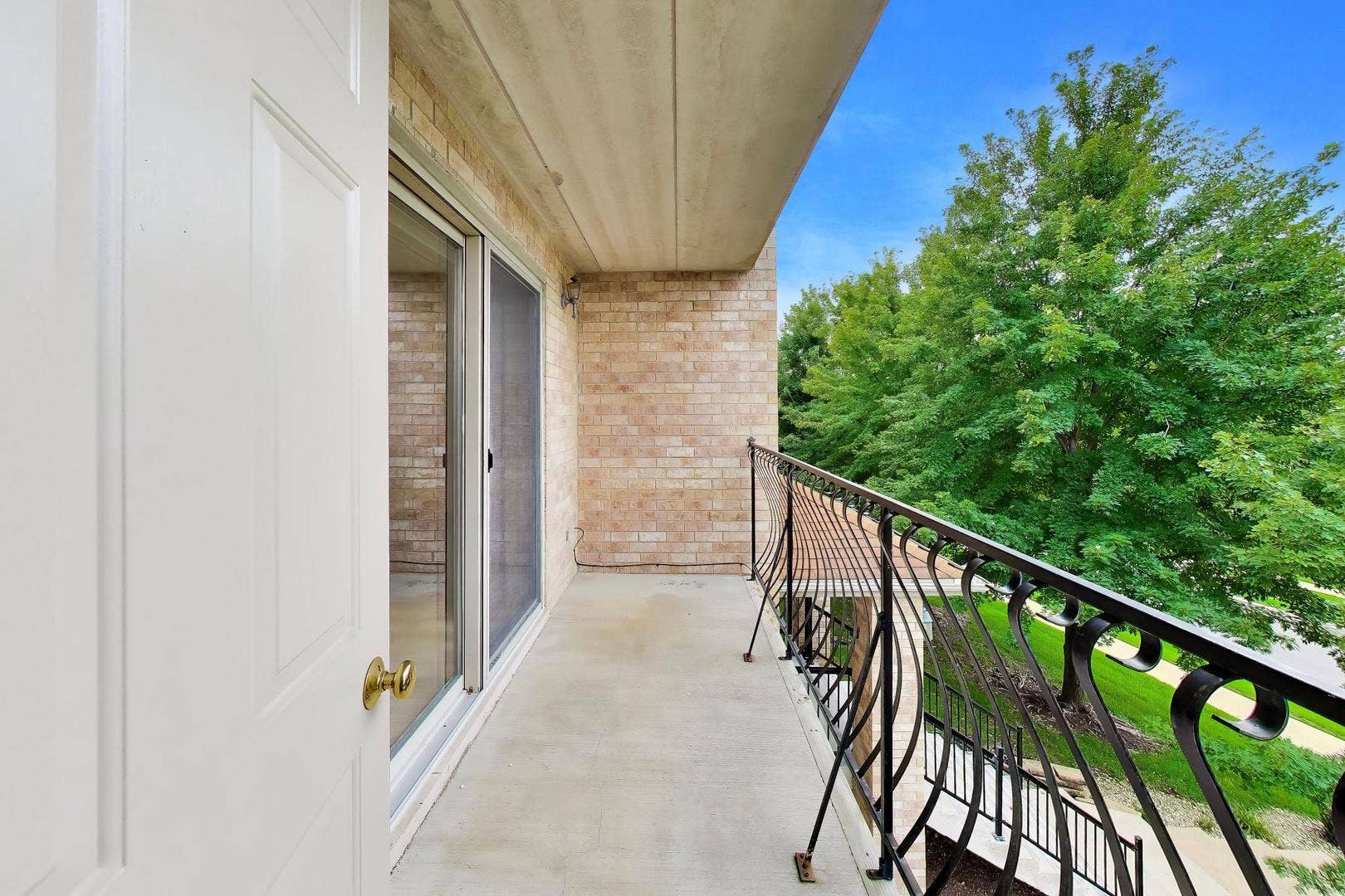 4401 Pershing Avenue, #2N, Downers Grove, IL 60515