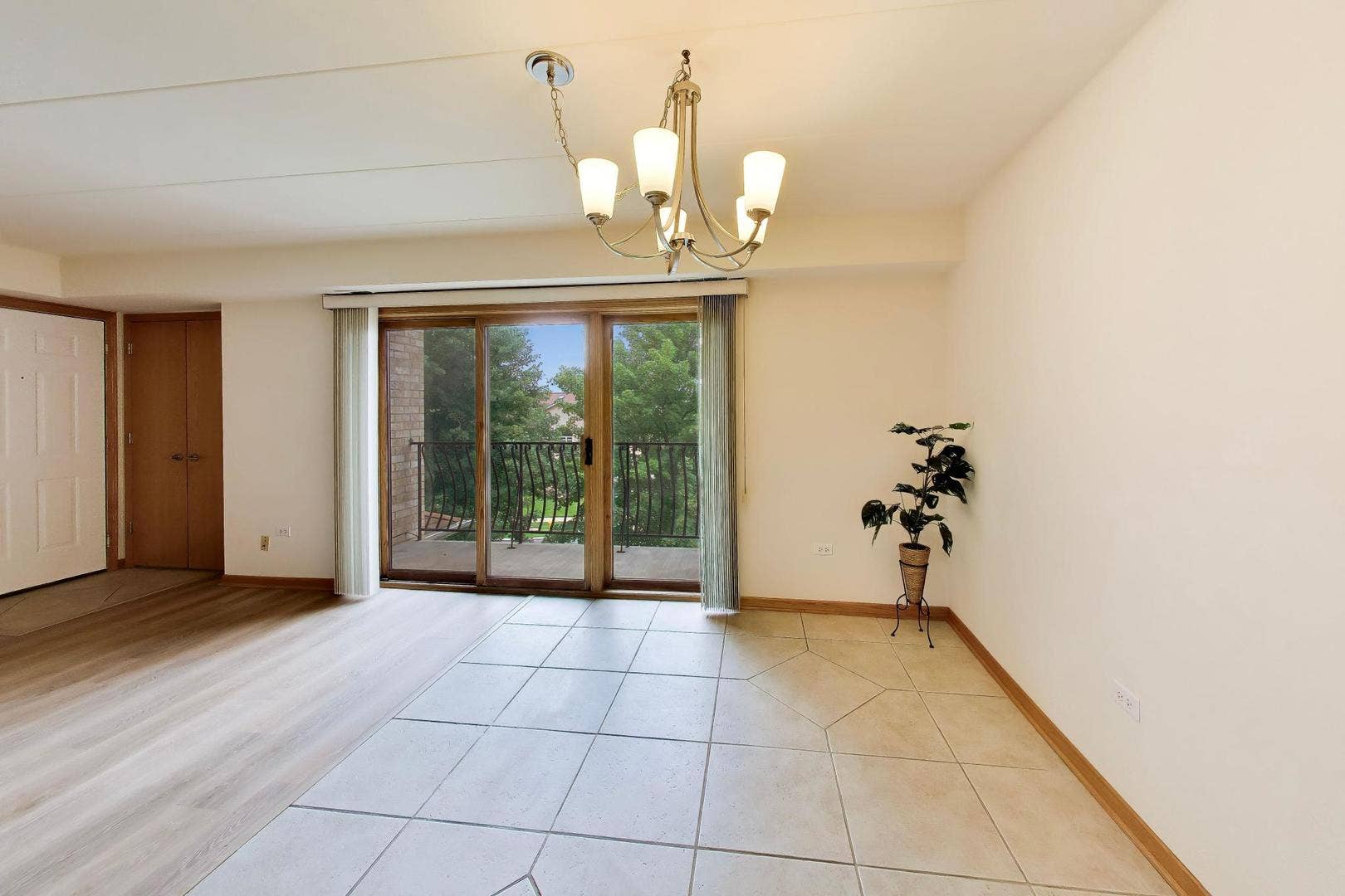 4401 Pershing Avenue, #2N, Downers Grove, IL 60515
