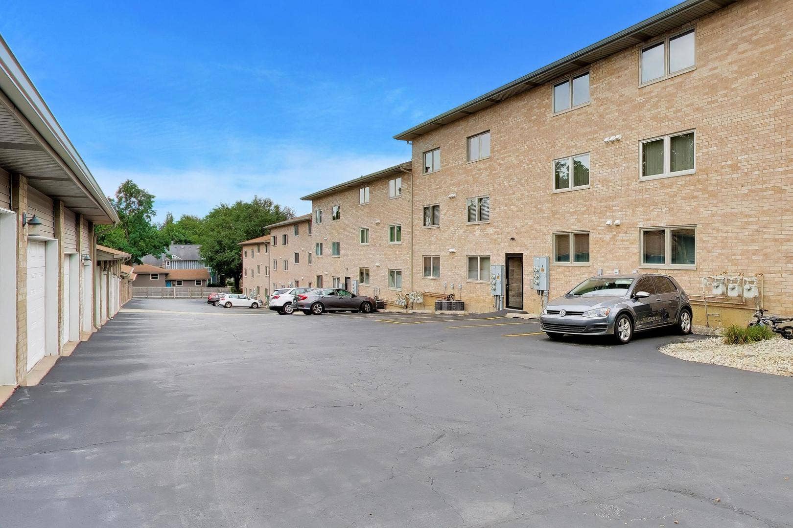 4401 Pershing Avenue, #2N, Downers Grove, IL 60515