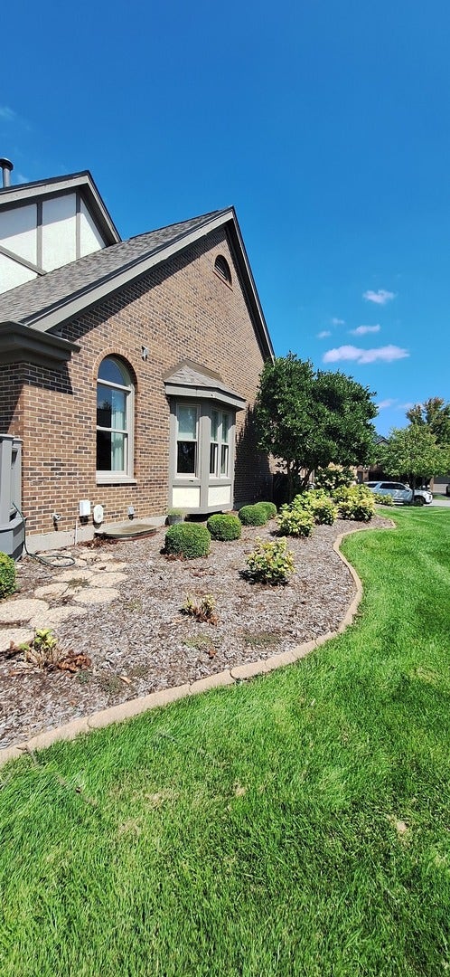 14516 Morningside Road, Orland Park, IL 60462 side view of property