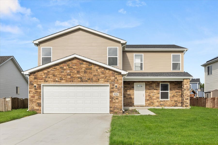 Property photo for 828 Blackhawk Drive, Braidwood, IL