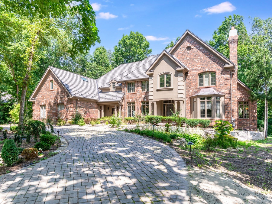 Property photo for 818 Fox Glen Drive, St. Charles, IL