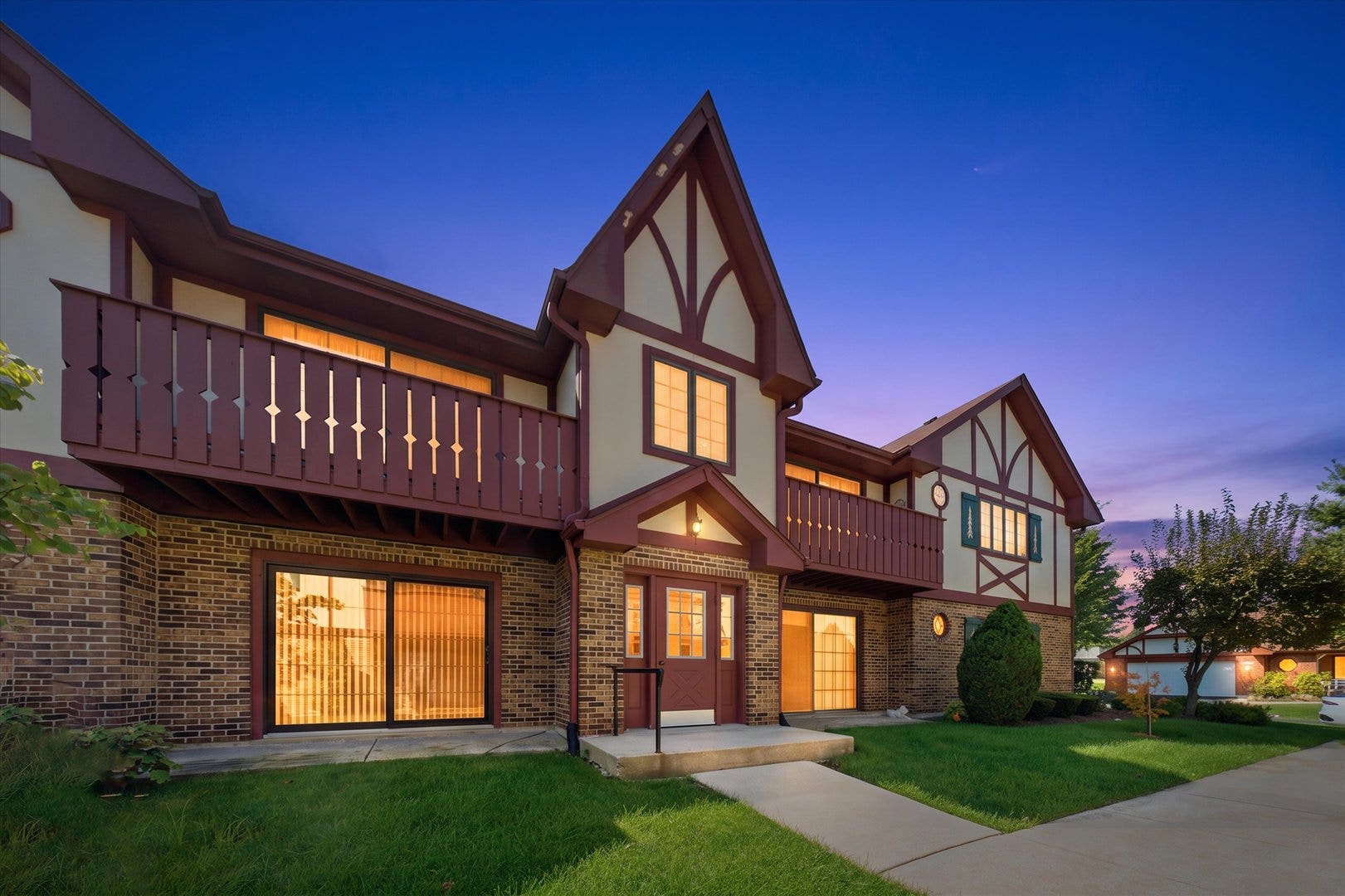 11553 AUTOBAHN Drive E, #201, Palos Park, IL 60464
