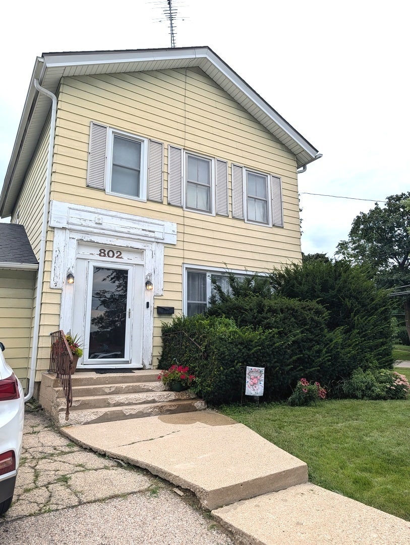 802 Erie Street, Elgin, IL 60123 802 Erie Street, Elgin, IL 60123