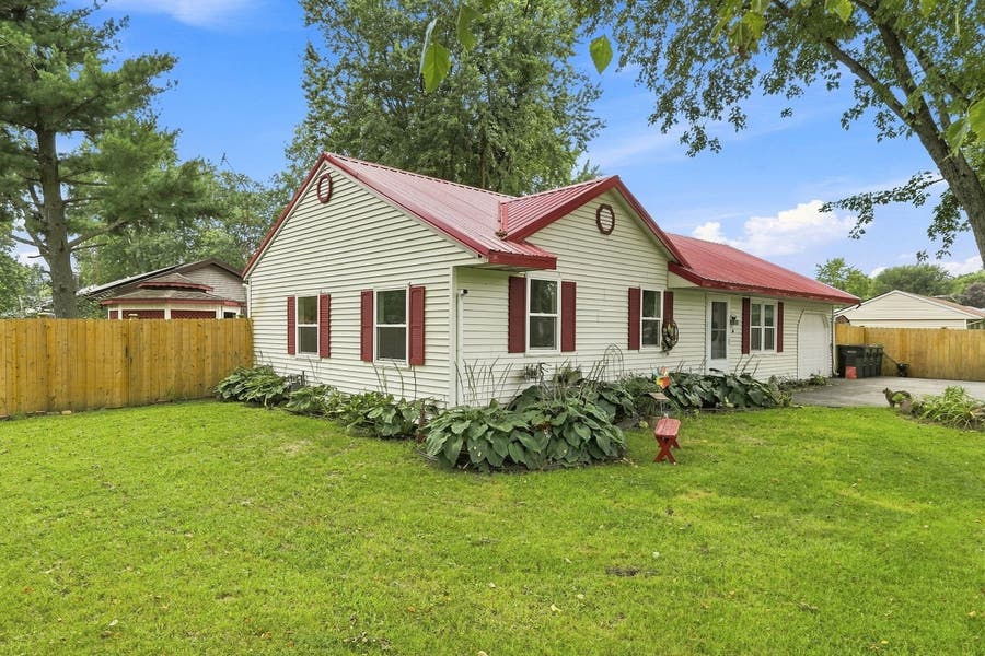 Property photo for 911 W Eureka Street, Braidwood, IL