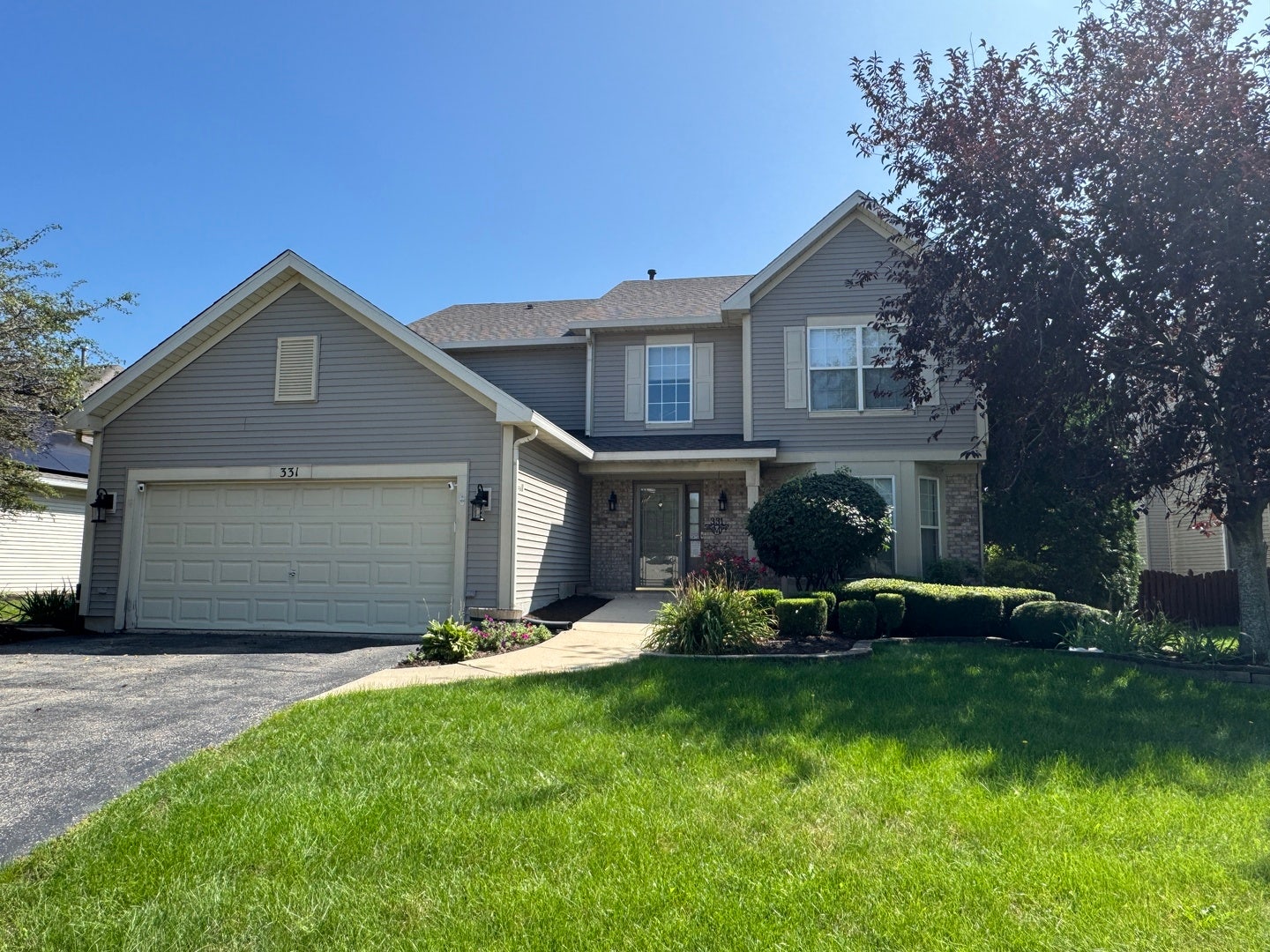 331 Berkeley Drive, Bolingbrook, IL 60440 Spacious 3 bedrooms with 3 full bathrooms with 1 h