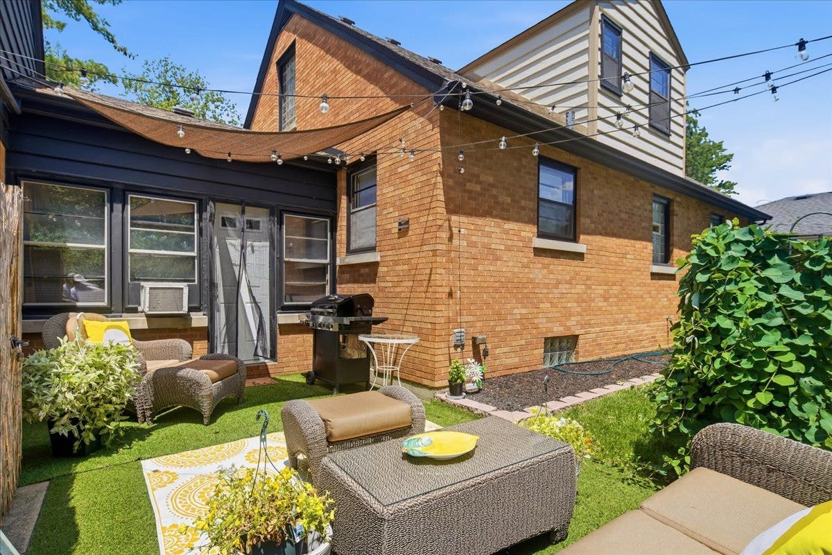 928 Grand Boulevard, Joliet, IL 60436