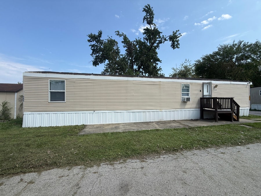 Property photo for 1712 S Dixie Highway, #204, Crete, IL