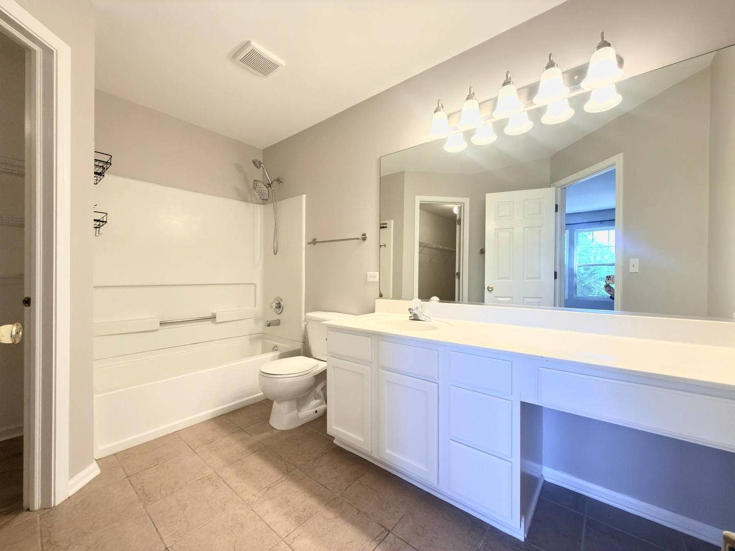 3989 BLACKSTONE Drive, #3989, Aurora, IL 60504 3989 BLACKSTONE Drive, #3989, Aurora, IL 60504