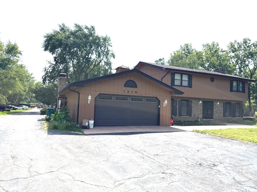 Property photo for 1310 New Lenox Road, Joliet, IL