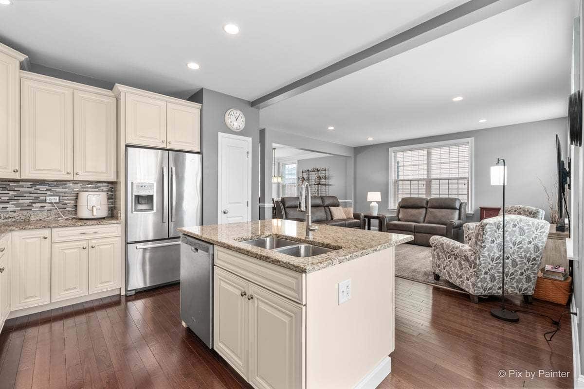 1244 Falcon Ridge Drive, Elgin, IL 60124 1244 Falcon Ridge Drive, Elgin, IL 60124