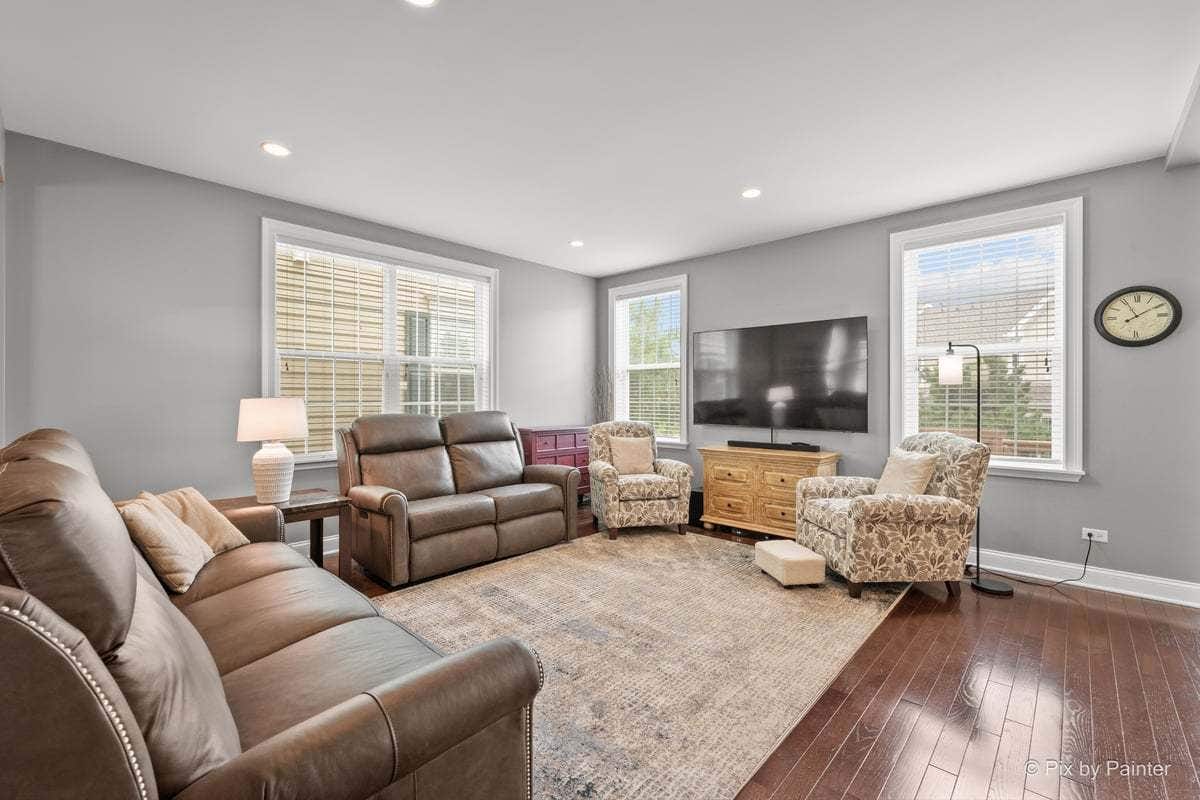 1244 Falcon Ridge Drive, Elgin, IL 60124 1244 Falcon Ridge Drive, Elgin, IL 60124