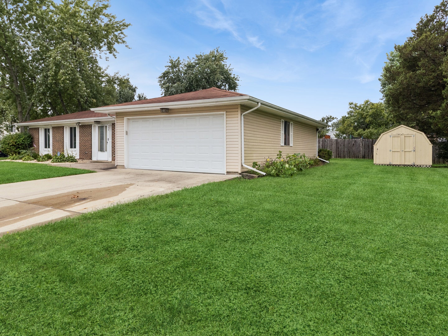 154 Stonehurst Drive, Elgin, IL 60120 154 Stonehurst Drive, Elgin, IL 60120