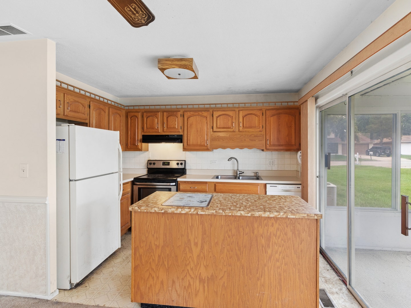 154 Stonehurst Drive, Elgin, IL 60120 154 Stonehurst Drive, Elgin, IL 60120