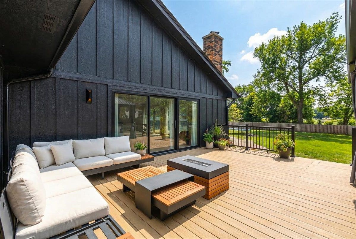 8122 Fairmount Avenue, Downers Grove, IL 60516 8122 Fairmount Avenue, Downers Grove, IL 60516