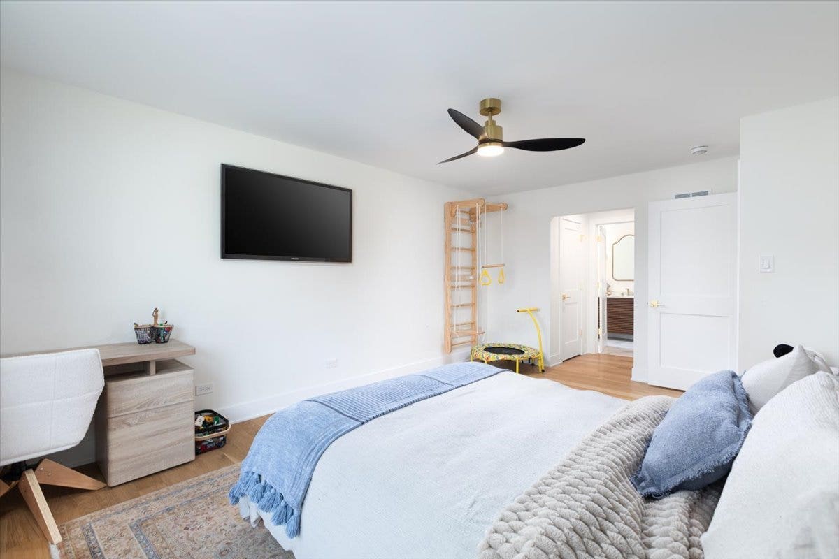 8122 Fairmount Avenue, Downers Grove, IL 60516 8122 Fairmount Avenue, Downers Grove, IL 60516