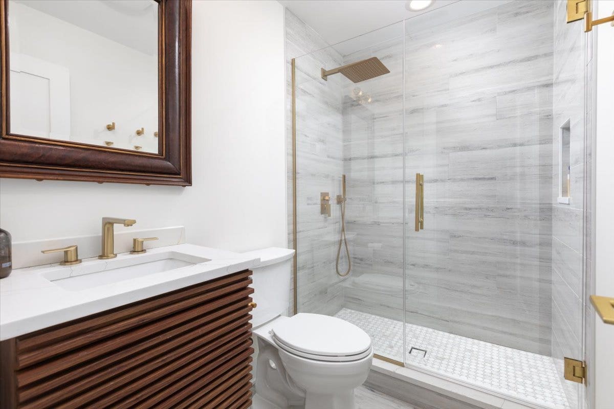 8122 Fairmount Avenue, Downers Grove, IL 60516 8122 Fairmount Avenue, Downers Grove, IL 60516