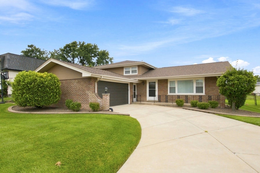 Property photo for 8828 W 98th Street, Palos Hills, IL