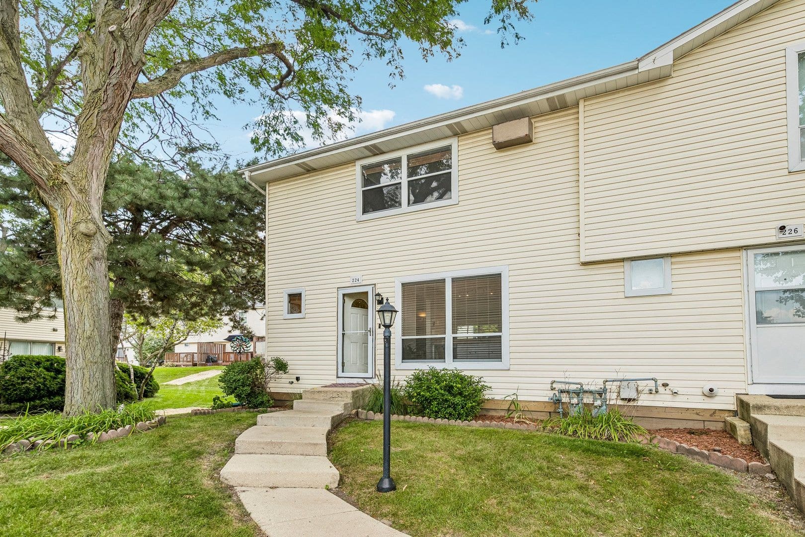 224 Raintree Court, Aurora, IL 60504 224 Raintree Court, Aurora, IL 60504