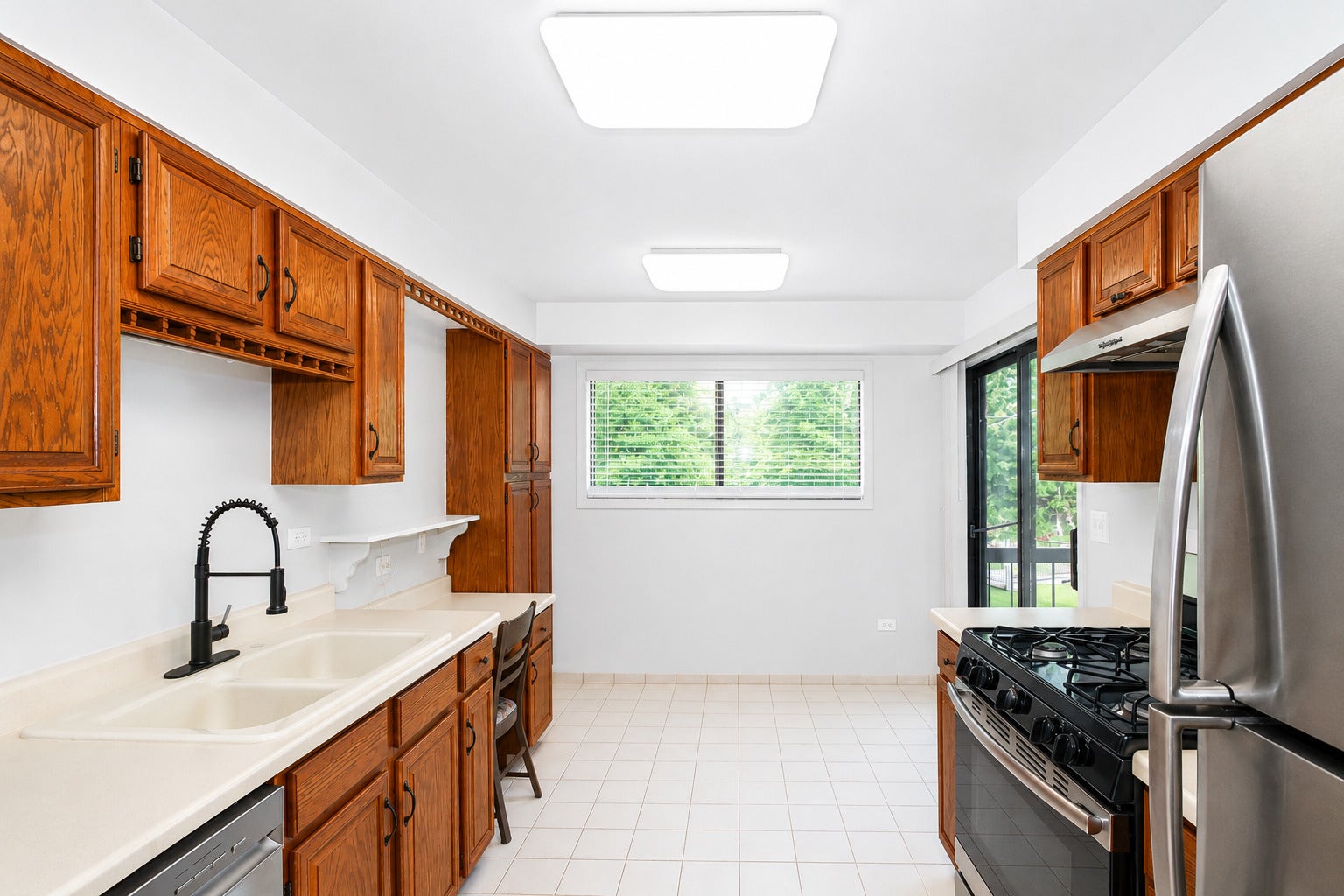 15 Creekside Circle, #C, Elgin, IL 60123 15 Creekside Circle, #C, Elgin, IL 60123