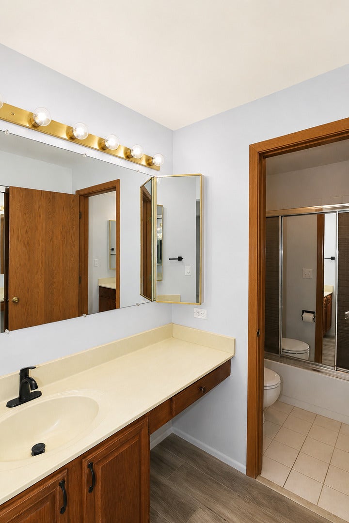 15 Creekside Circle, #C, Elgin, IL 60123 15 Creekside Circle, #C, Elgin, IL 60123