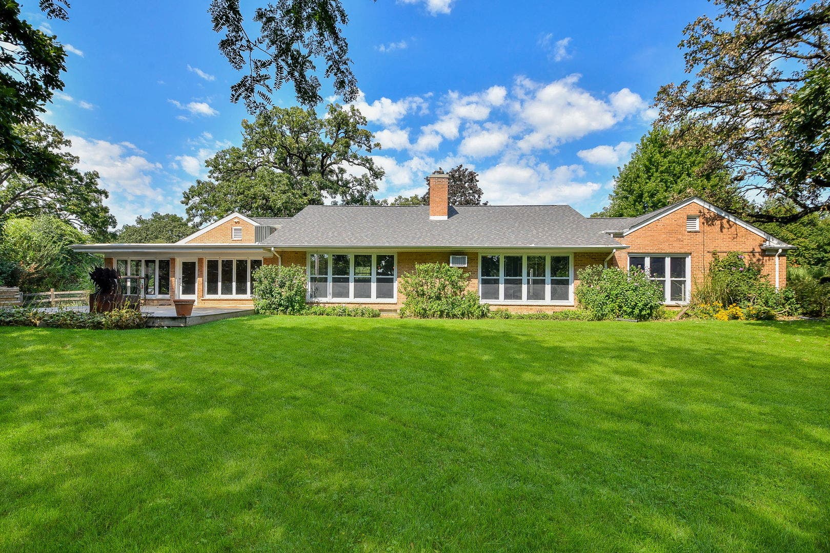 1125 Forest Drive, Elgin, IL 60123 1125 Forest Drive, Elgin, IL 60123