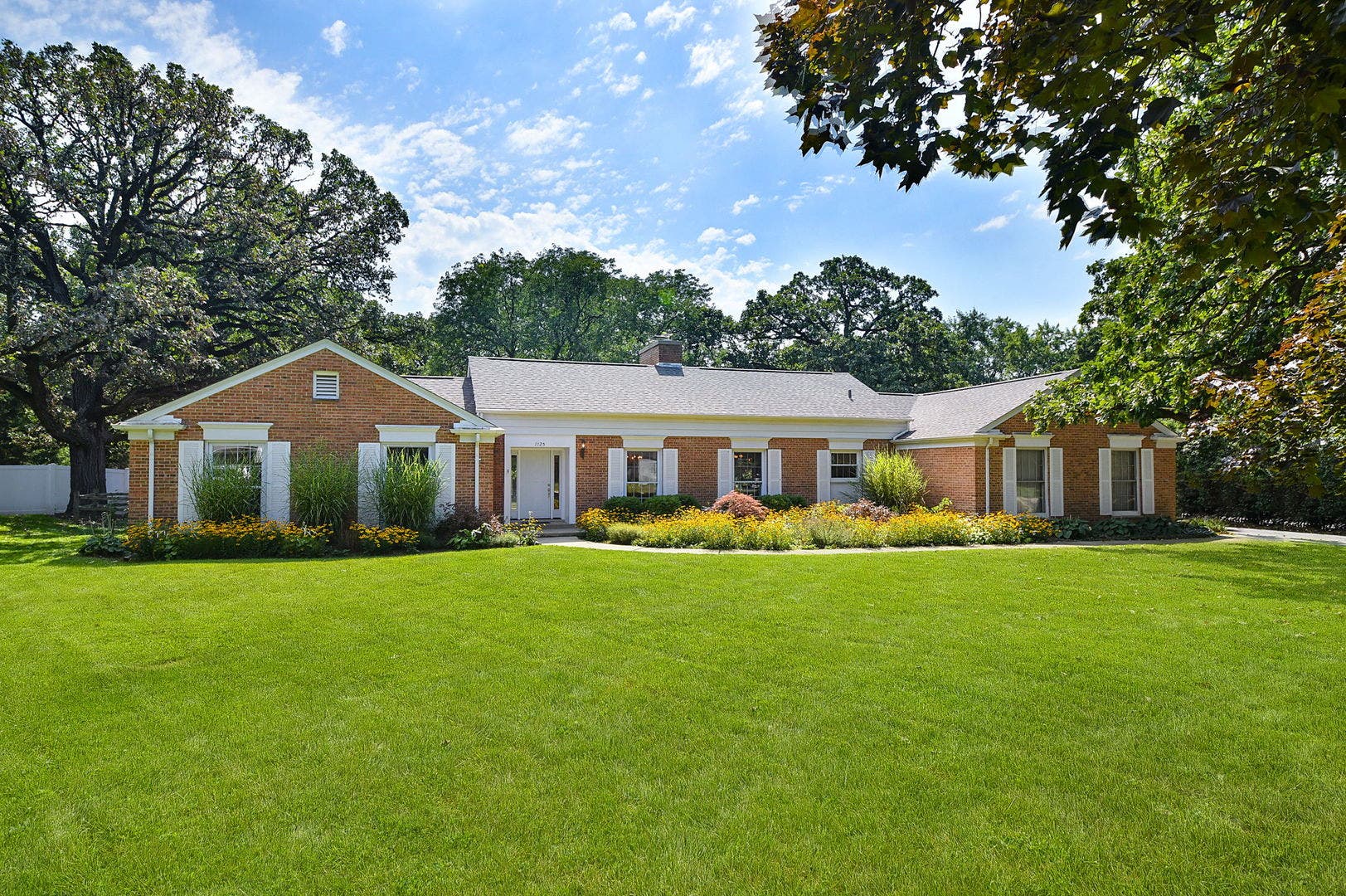 1125 Forest Drive, Elgin, IL 60123 1125 Forest Drive, Elgin, IL 60123