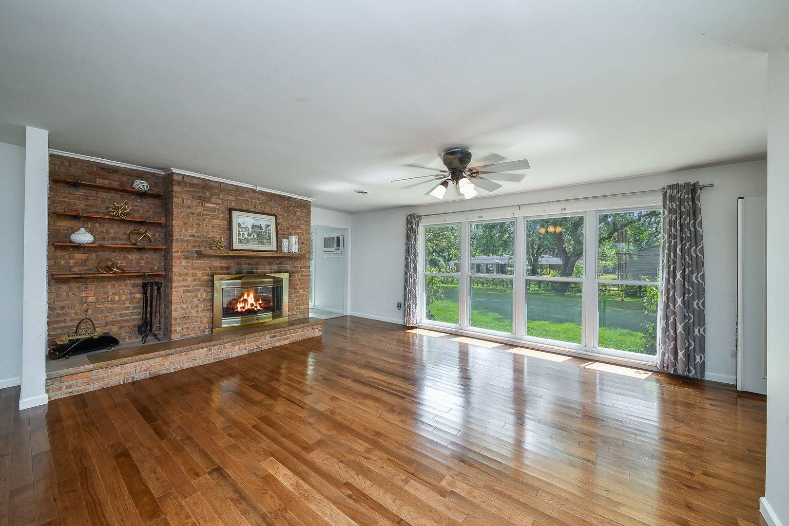 1125 Forest Drive, Elgin, IL 60123 1125 Forest Drive, Elgin, IL 60123