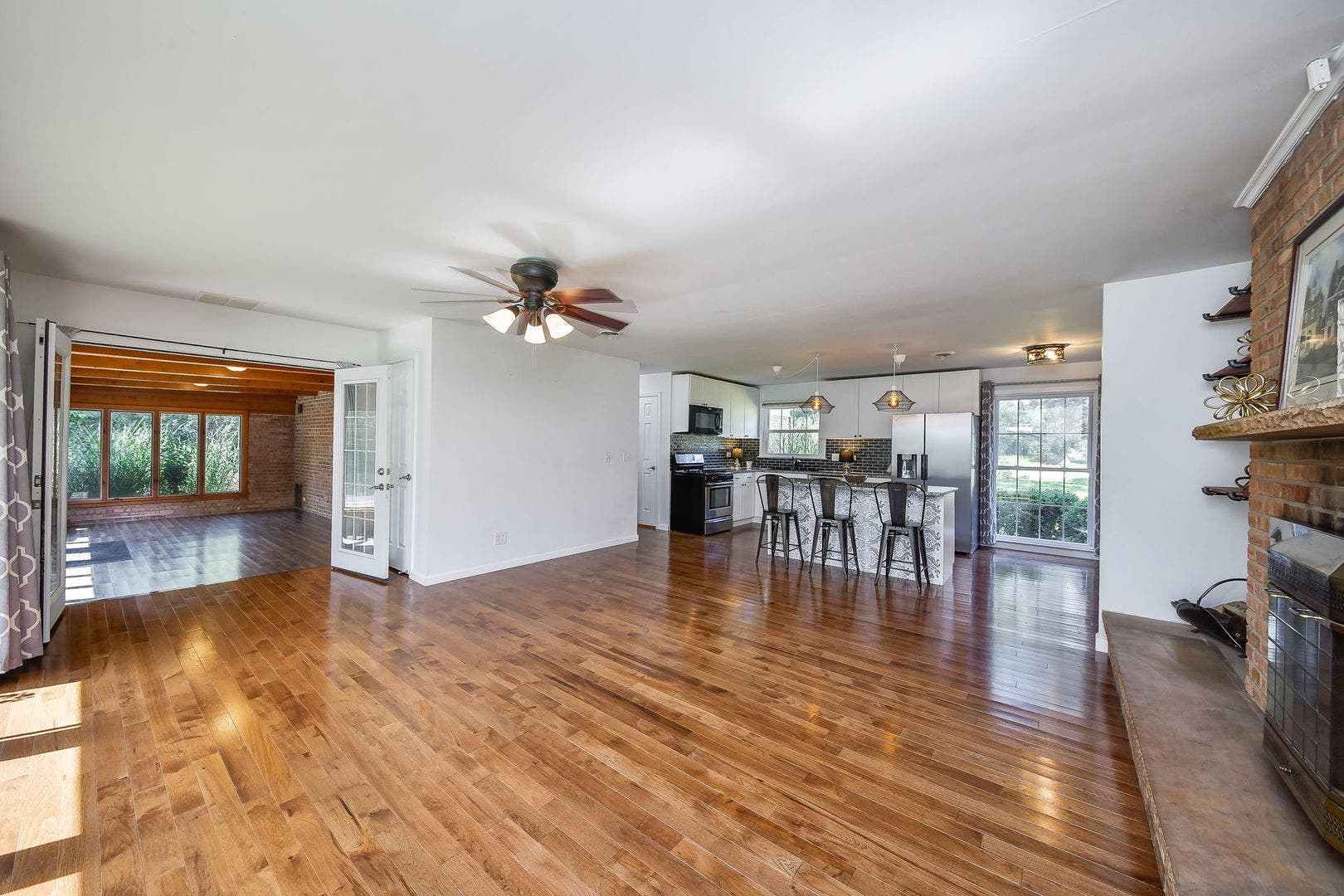 1125 Forest Drive, Elgin, IL 60123 1125 Forest Drive, Elgin, IL 60123