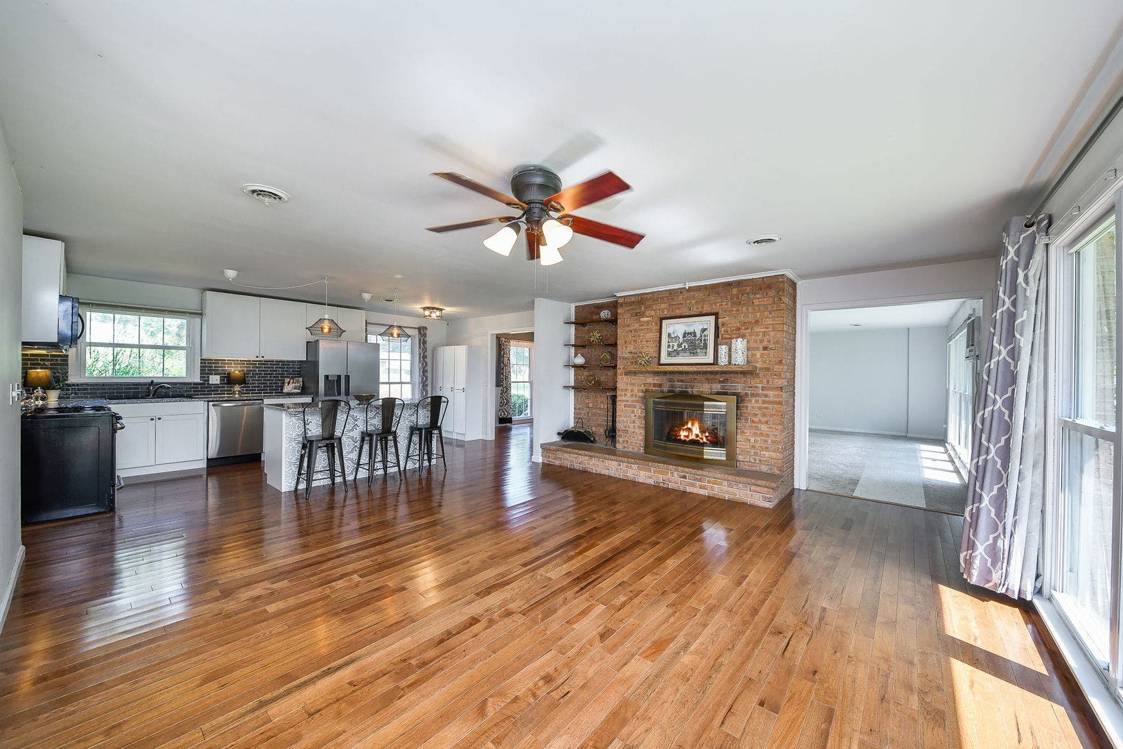 1125 Forest Drive, Elgin, IL 60123 1125 Forest Drive, Elgin, IL 60123