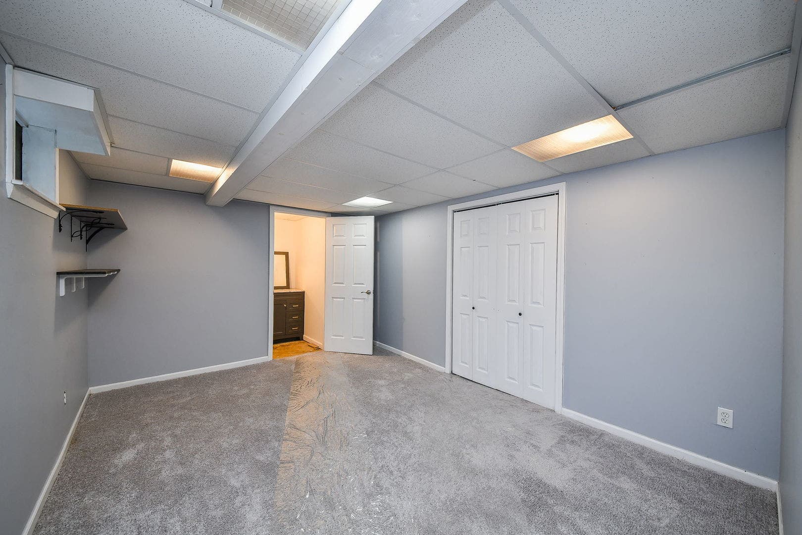 1125 Forest Drive, Elgin, IL 60123 with closet and attached room