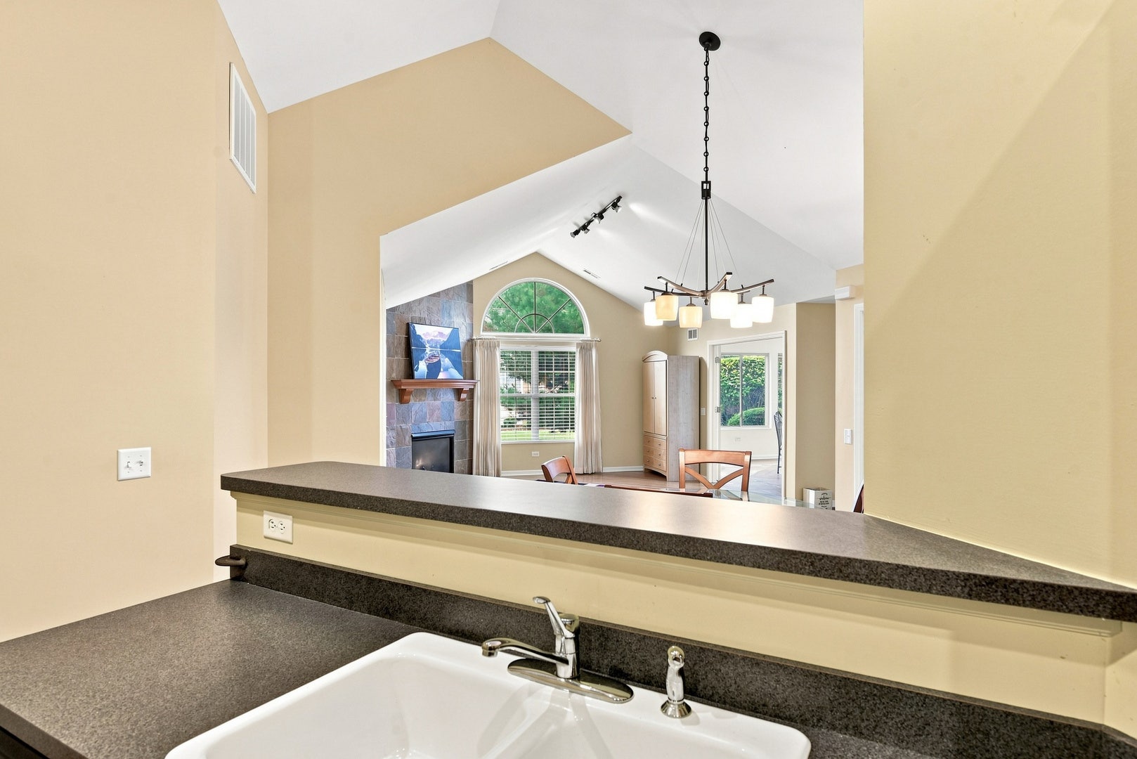 3335 Timbers Edge Circle, Joliet, IL 60431 Breakfast Bar